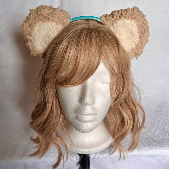 Short natural golden blonde wavy wig with wispy bangs cosplay costume daily wear - Picture 6 of 7
